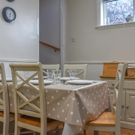 Holiday home Rascals Rest *